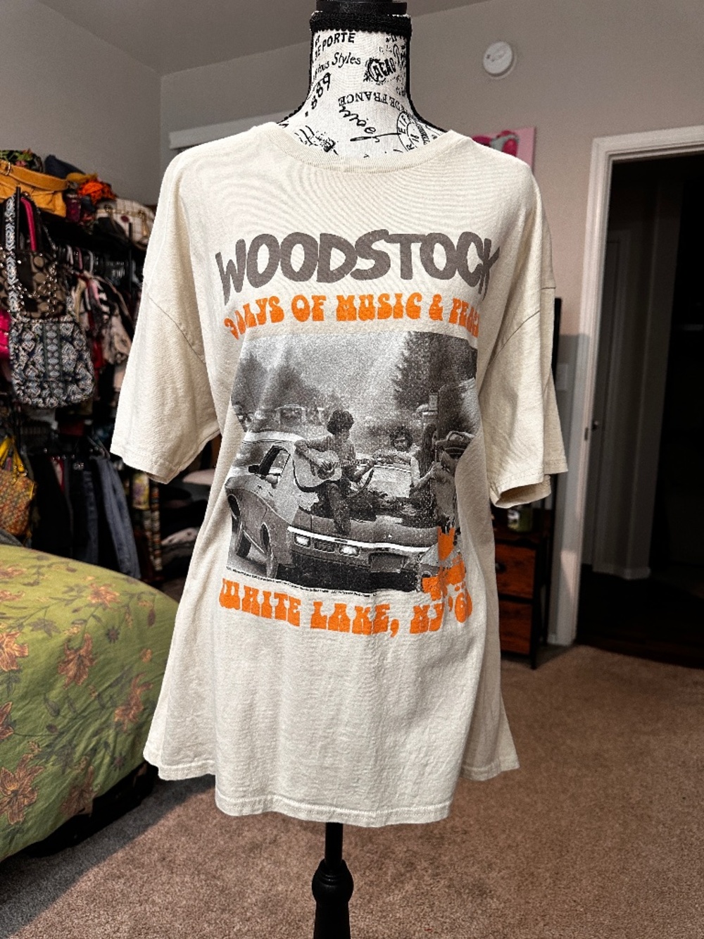 Woodstock Music and Peace Festival Cream graphic t-shirt